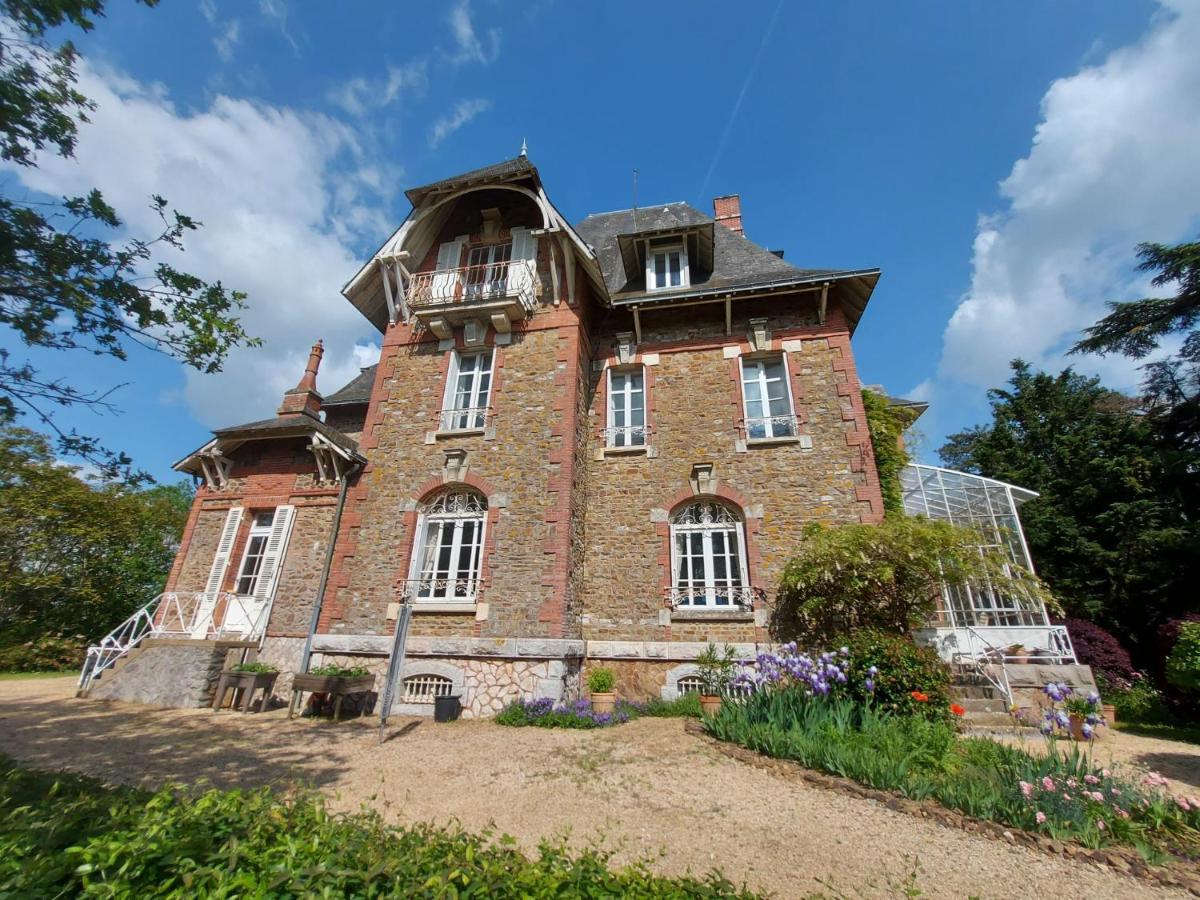 Le Manoir Des Rochers Bouere Exterior photo