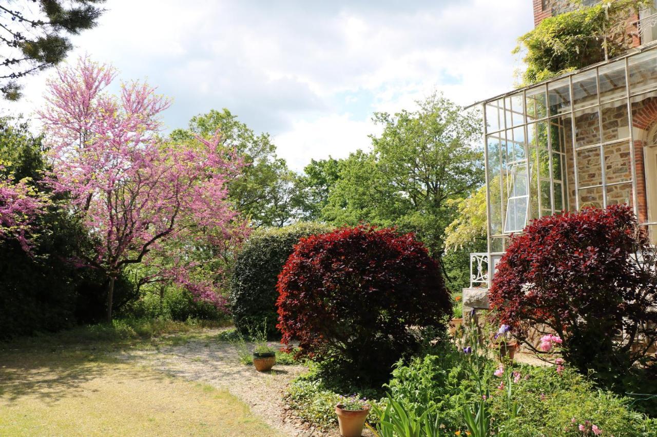 Le Manoir Des Rochers Bouere Exterior photo